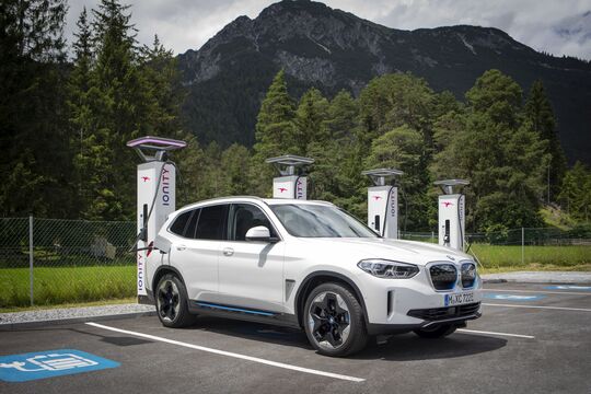 BMW iX3 2020, Ladesäule, Ionity