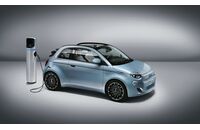 Fiat 500 2020, Ladesäule, E-Auto. Laden