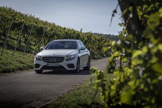 Mercedes E 300 De 19 Im Fahrbericht Plug In Hybrid Mit Diesel Firmenauto