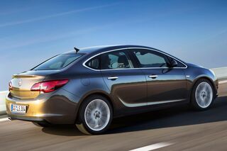 Opel Astra Stufenheck Der Kleine Insignia Firmenauto