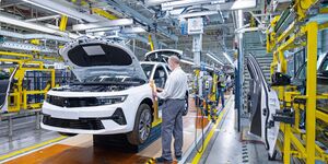 Produktion Opel Astra, Rüsselsheim, Autobau, Fließband, Autohersteller,  Automobilproduktion, Autowerk, Werk