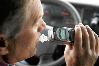 Alkoholtester im Auto: Mehr Sicherheit durch Kontrolle - firmenauto