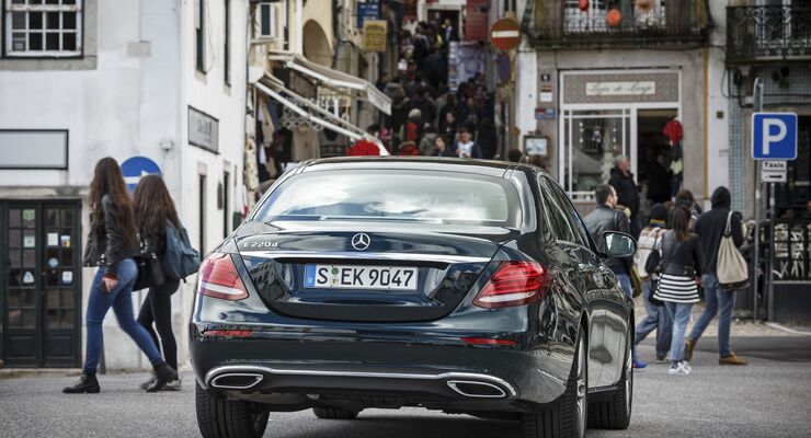 Mercedes E Klasse So Funktioniert Der Aktive Bremsassistent Firmenauto